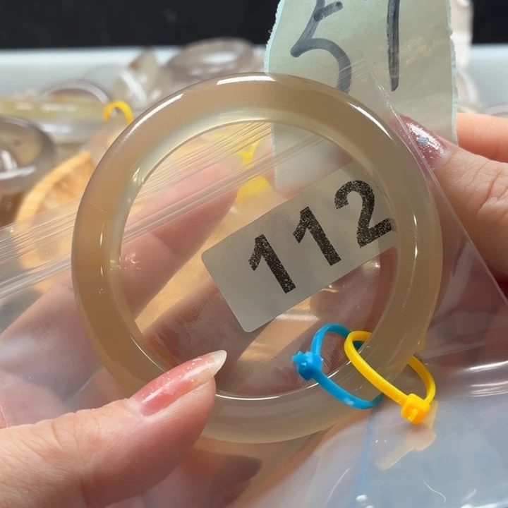 王****玛瑙/玉髓未镶嵌手镯