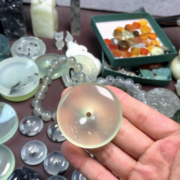 蛇纹石玉未镶嵌挂件