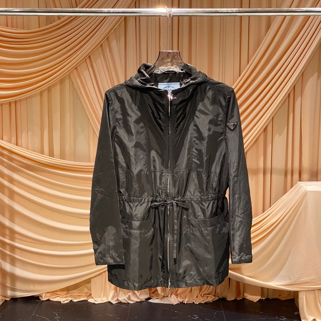 未使用 Prada/普拉达 新款黑色三角标收腰冲锋衣/46码 大码/32324