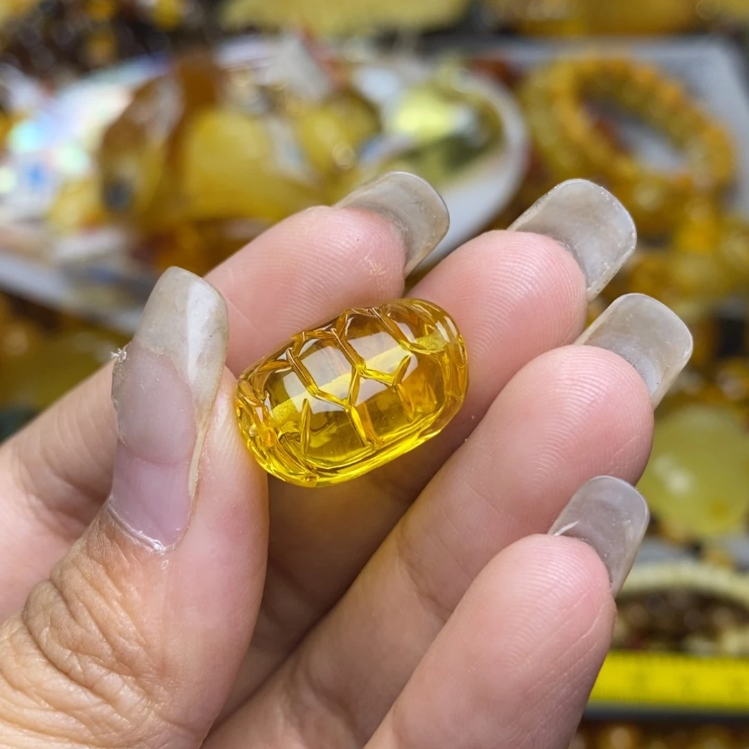 未镶嵌琥珀珠宝奇石