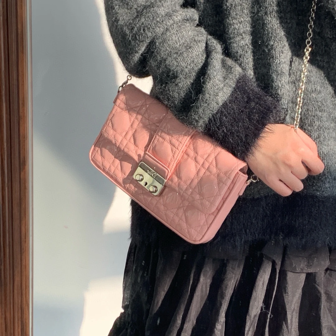 95新 DIOR/迪奥 dior 樱花粉miss银扣斜挎包