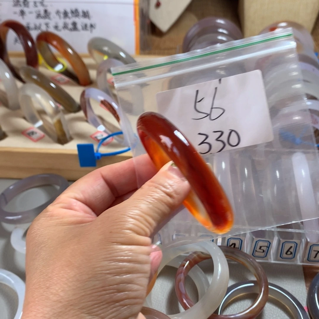玛瑙/玉髓手镯未镶嵌56