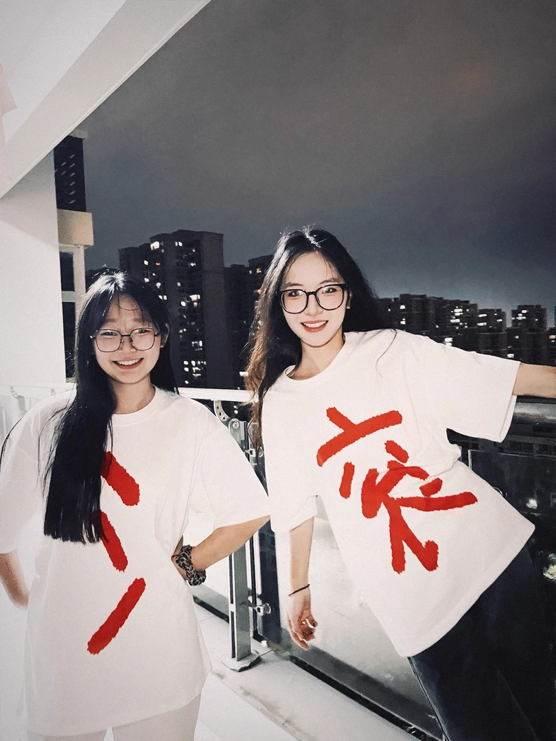 国潮趣味滚字印花夏季情侣t恤一男一女百搭纯棉短袖打底内搭衣服