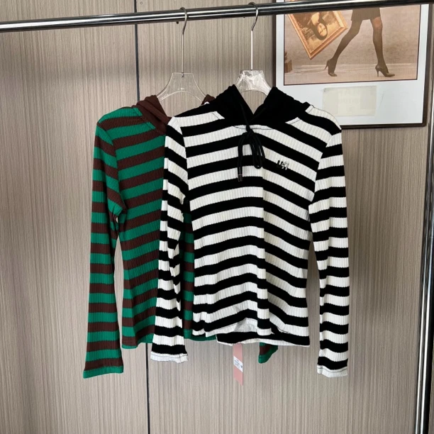 9129品牌撤柜秋冬翻领女装az时尚设计款条纹连帽上衣