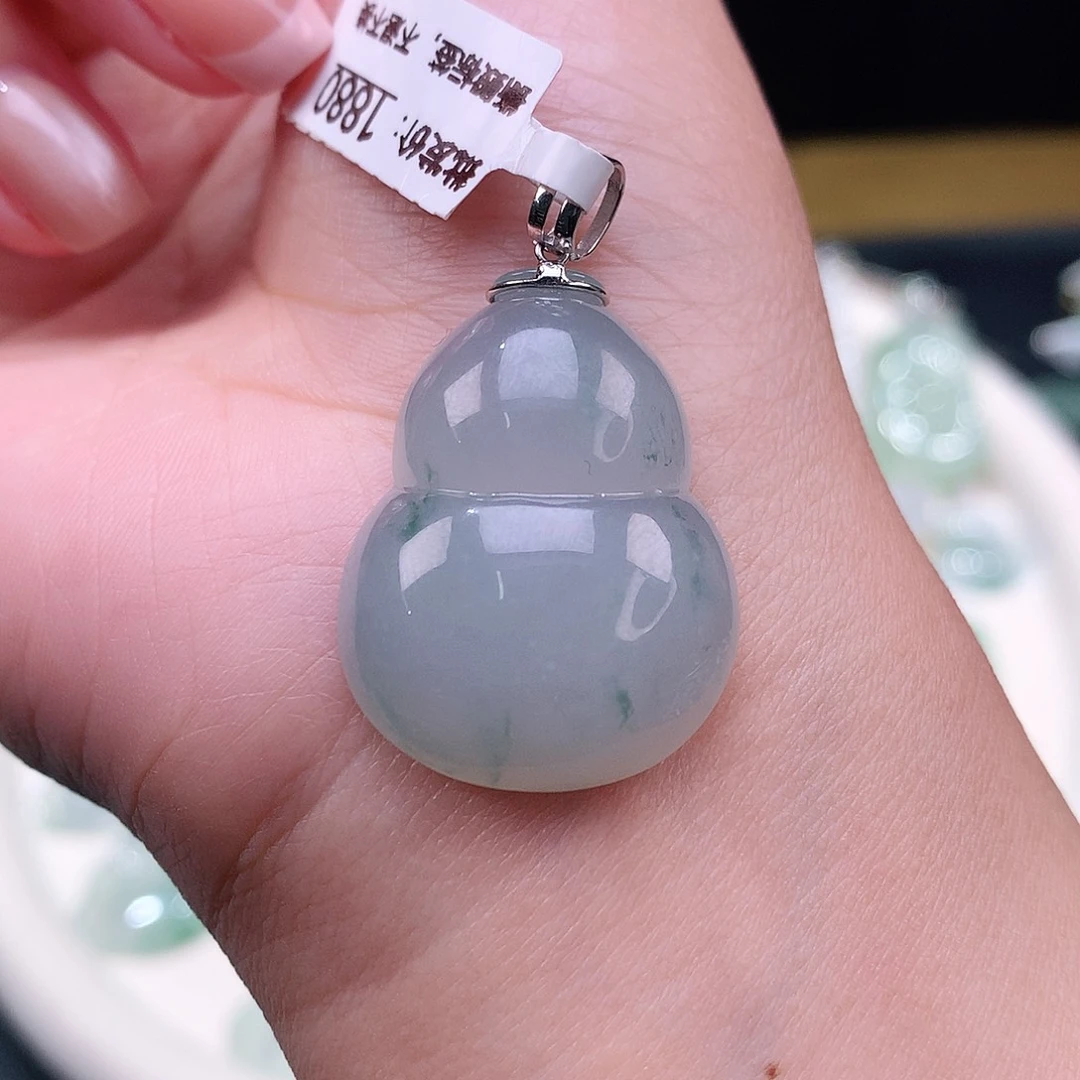 颈饰18K金镶嵌翡翠葫芦