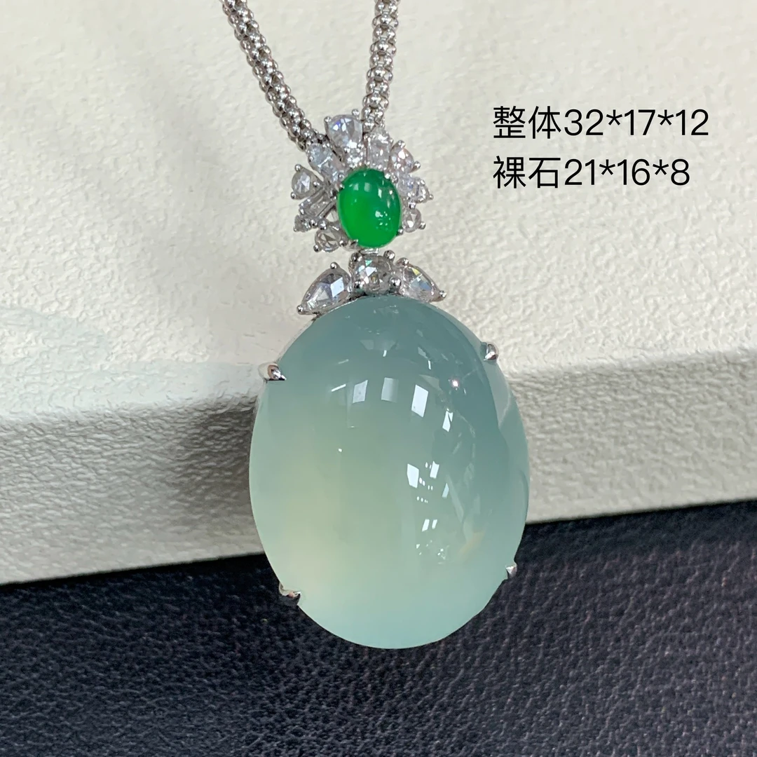 新品推荐·18K金高冰天空蓝晴底蛋面翡翠玉石缅A气质时尚