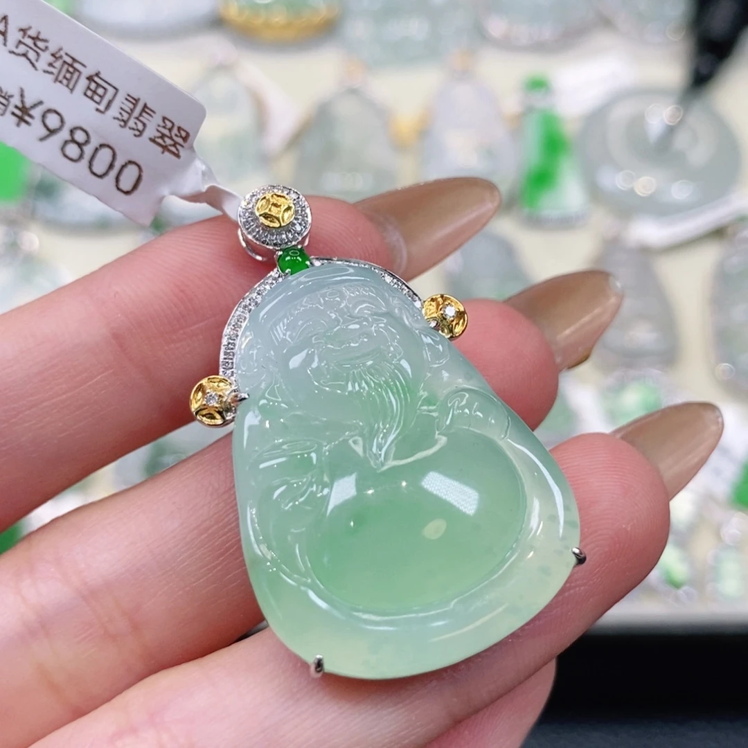 翡翠18K金镶嵌颈饰