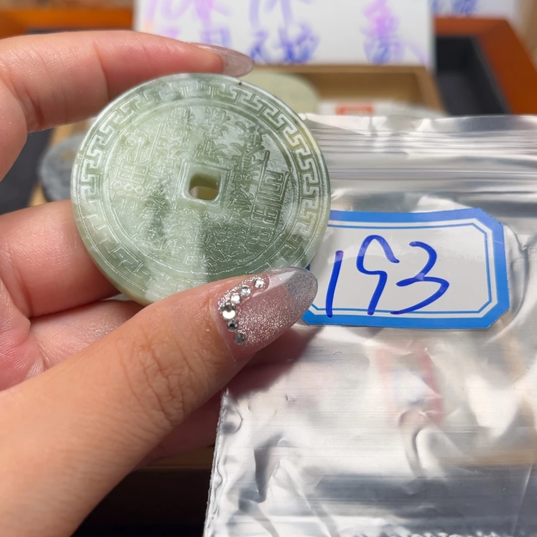 枫***澄未镶嵌蛇纹石玉珠宝奇石