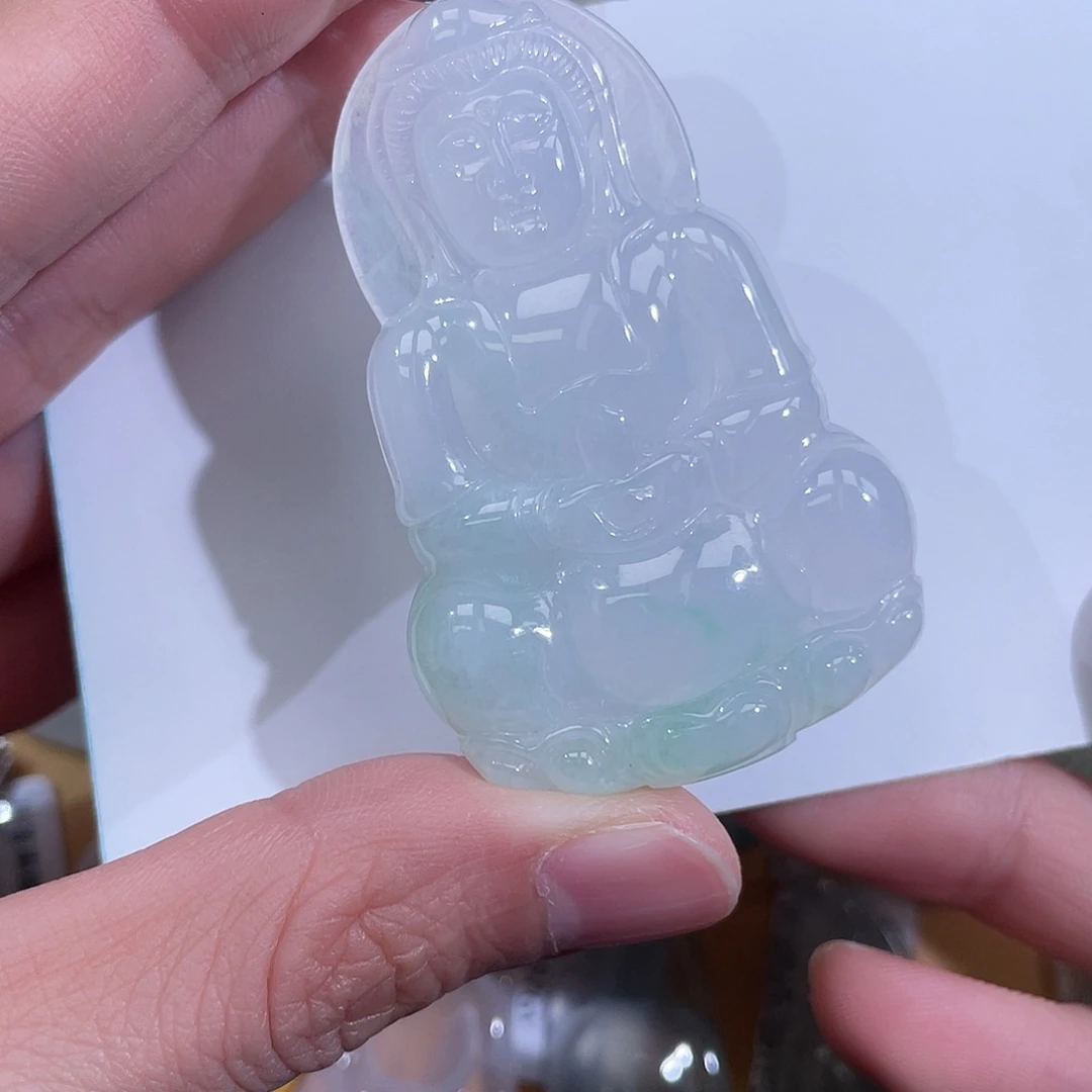 翡翠18K金镶嵌颈饰大观音