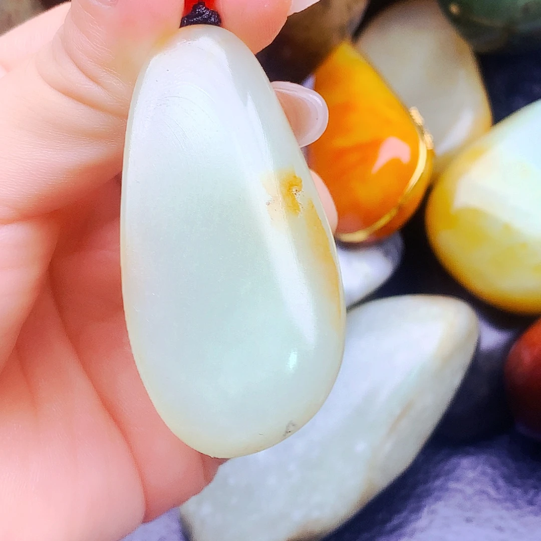 未镶嵌和田玉（糖玉）把件