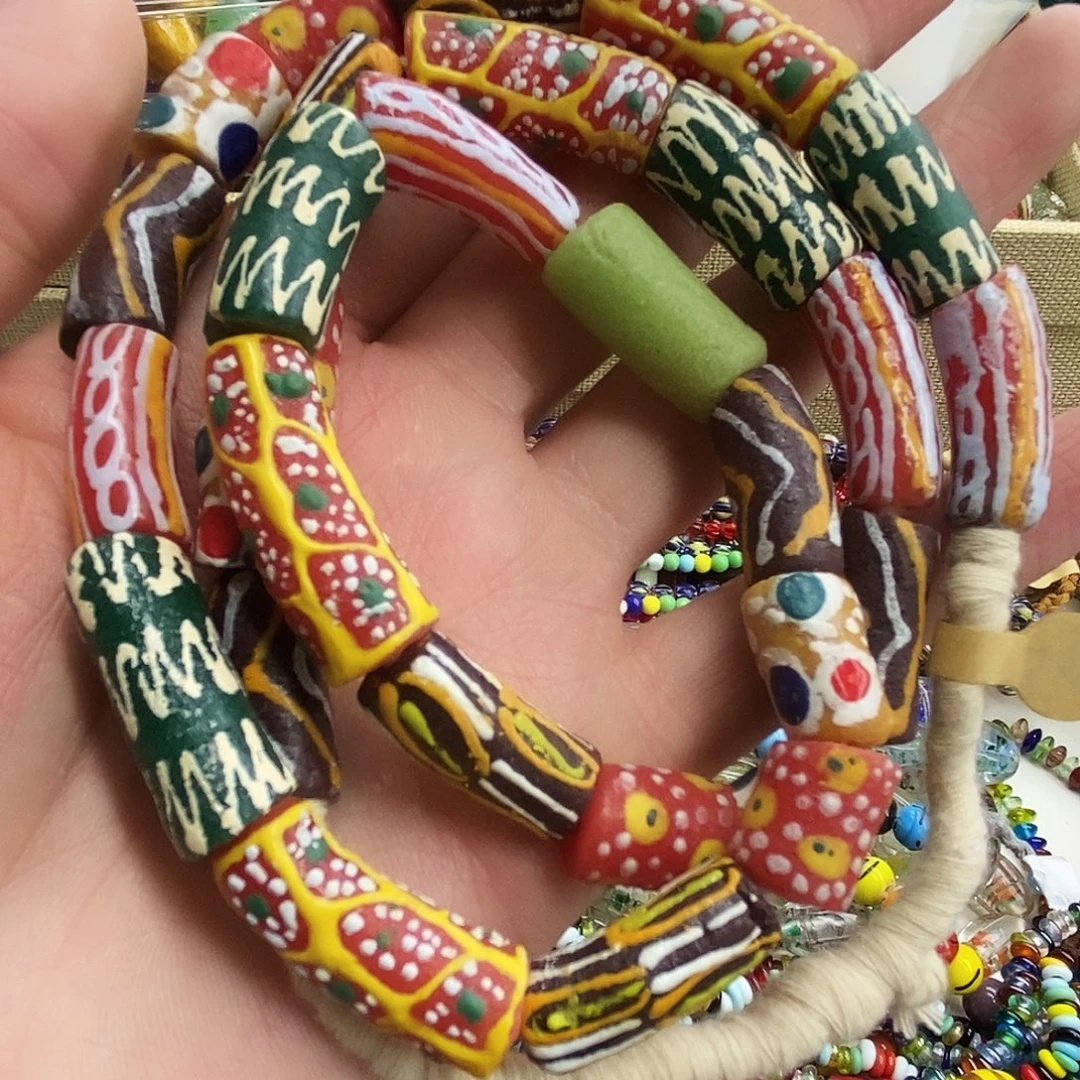 颈饰琉璃非洲管管