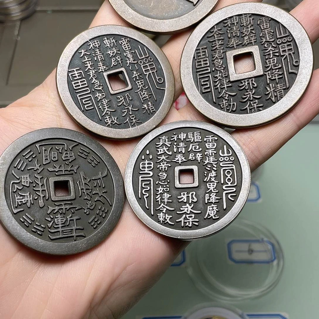 铜乐**李一物一拍，现场下单