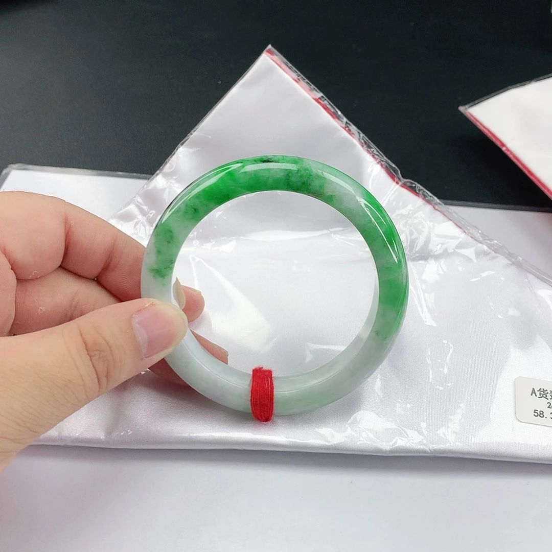 翡翠手镯未镶嵌翡翠102