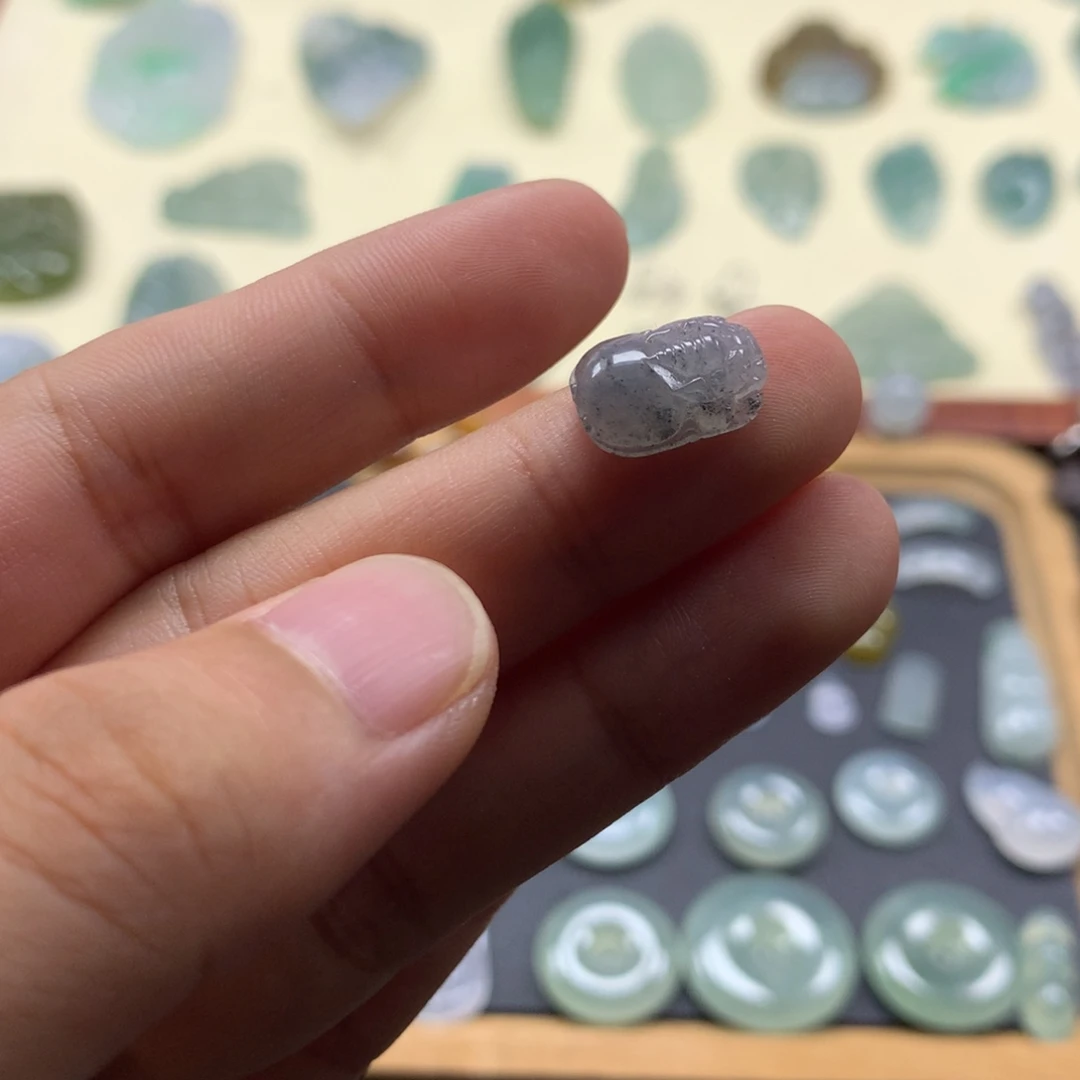 翡翠未镶嵌颈饰貔貅