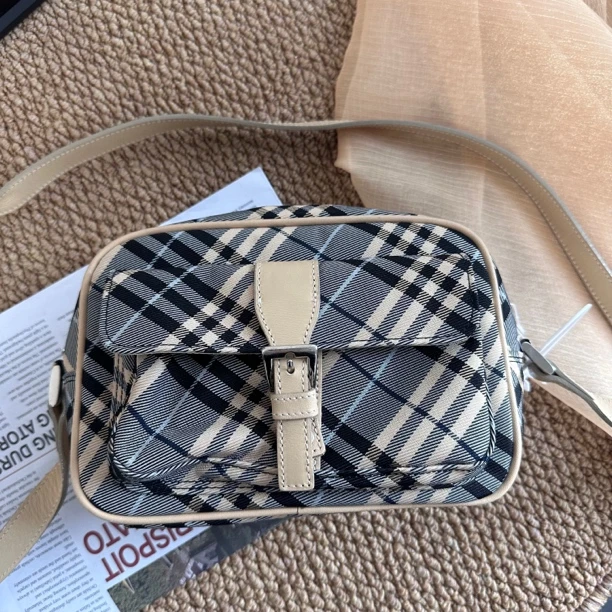 95新 BURBERRY/博柏利 XM/水洗牛仔蓝拼色格纹相机包/JJ01807138