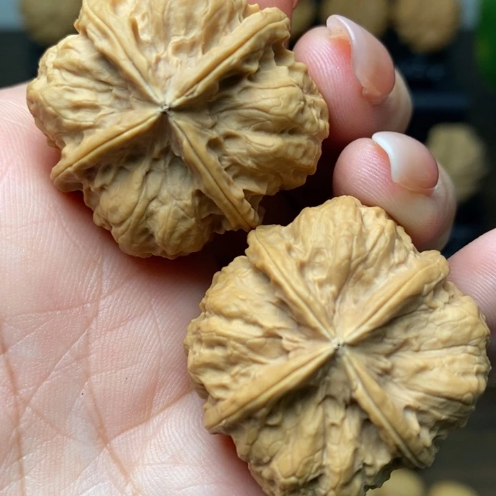 吊坠文玩核桃菊花四棱