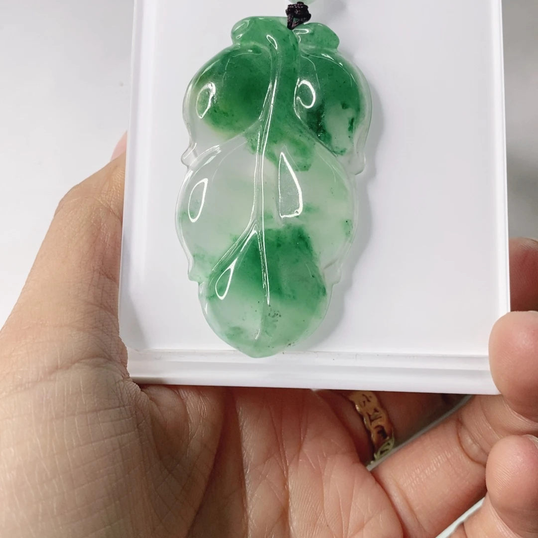 石英质玉未镶嵌颈饰