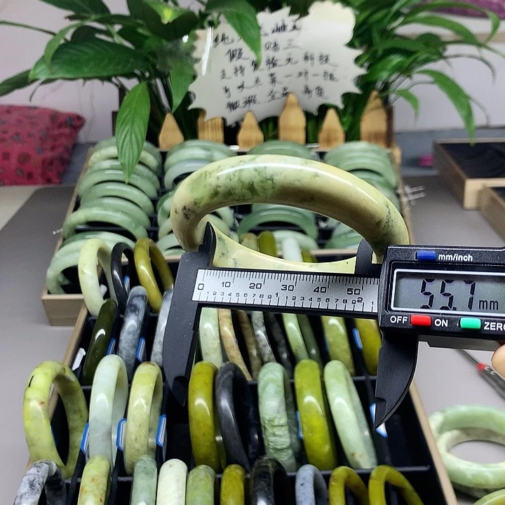 未镶嵌蛇纹石玉手镯91