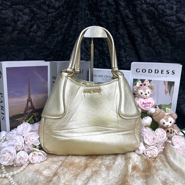 95新 MIU MIU/缪缪 金色小号元宝包单肩包