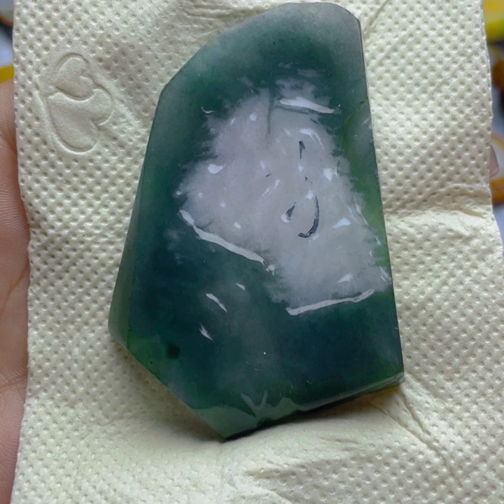 翡翠挂件未镶嵌张*翡翠