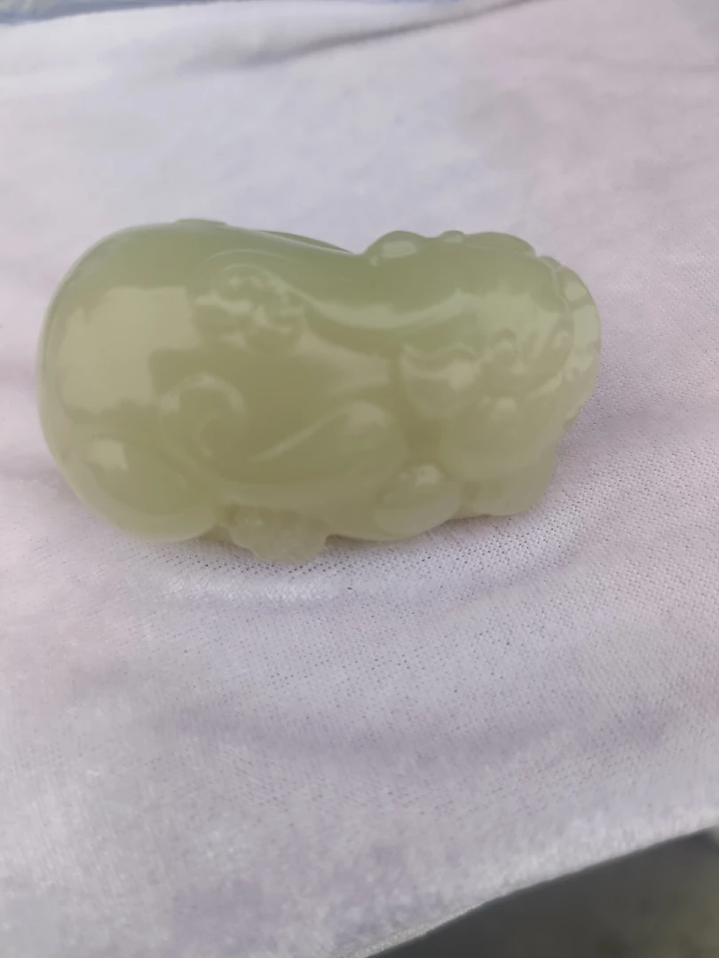 貔貅高清白玉石挂件