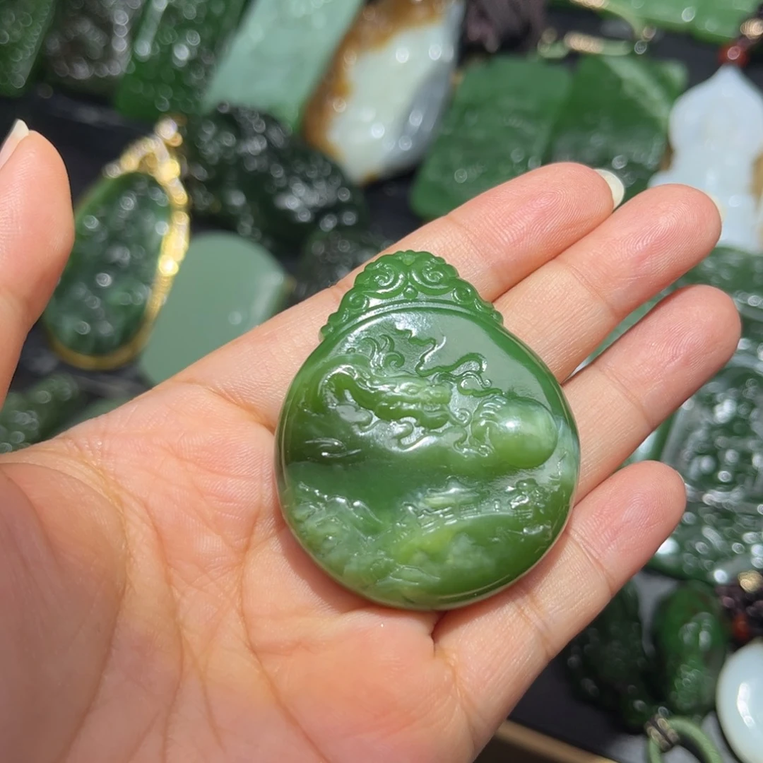 I***y和田玉未镶嵌颈饰