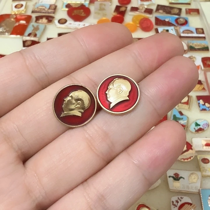 铝步**赢毛爷爷像章