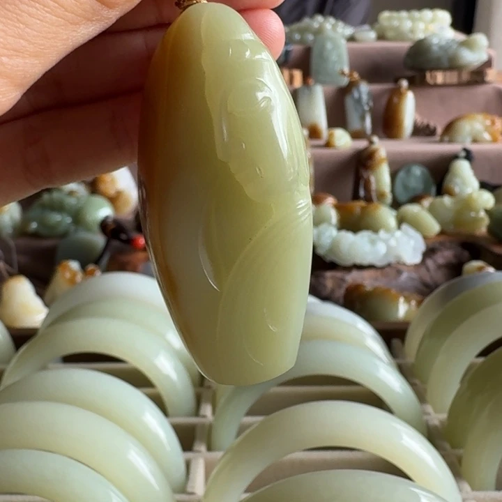 和田玉（糖玉）未镶嵌颈饰
