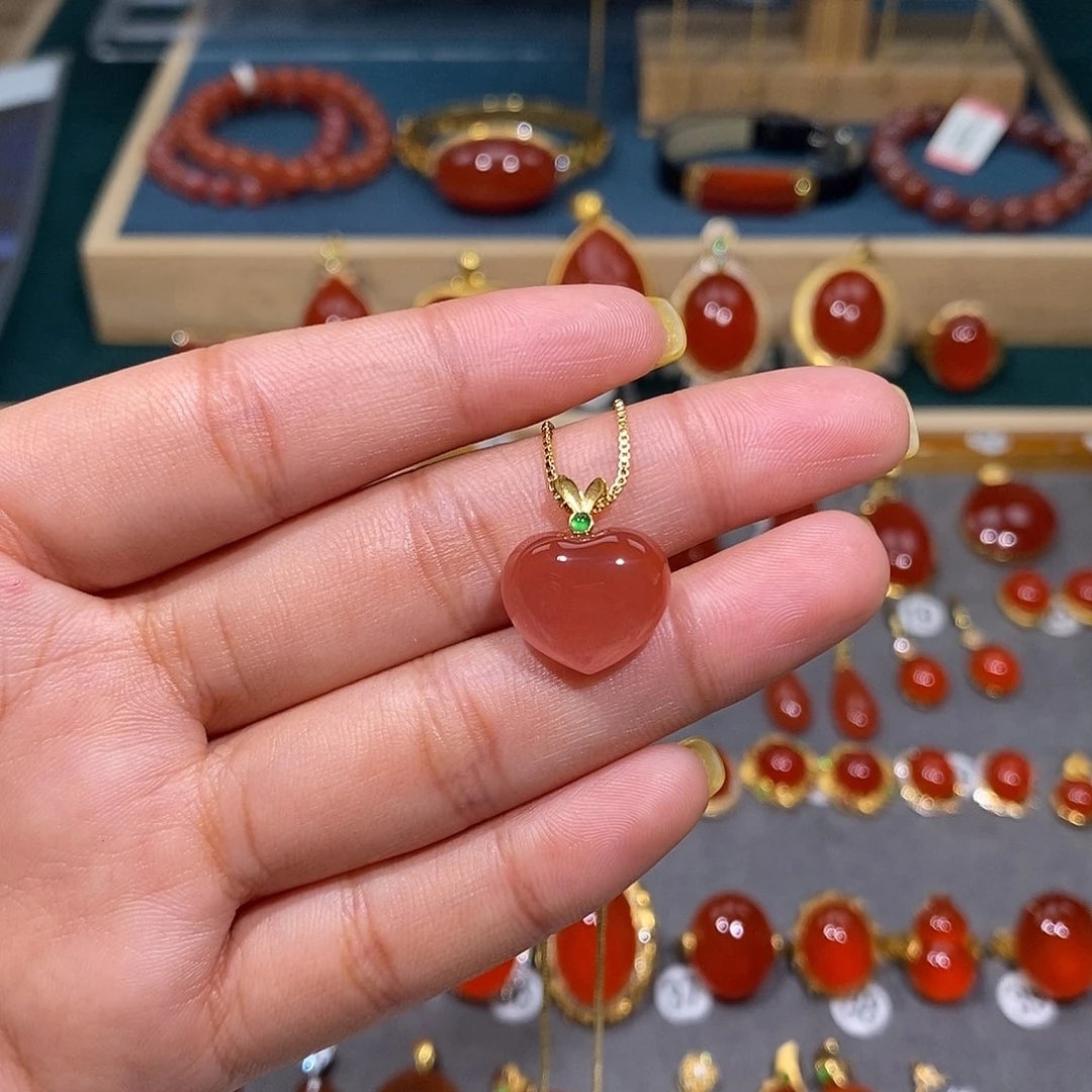 南红玛瑙18K金镶嵌颈饰