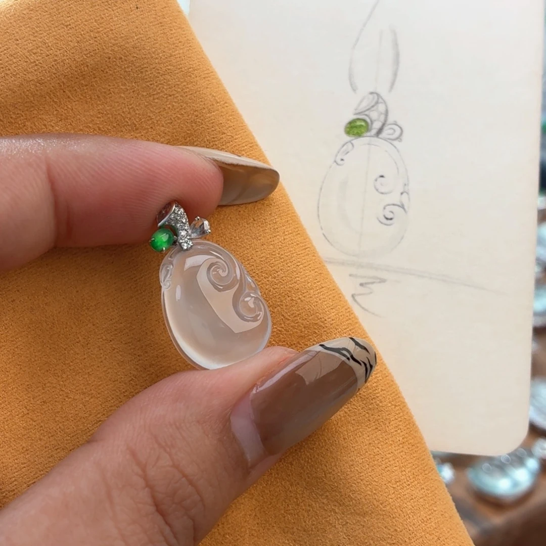 翡翠18K金镶嵌颈饰如意