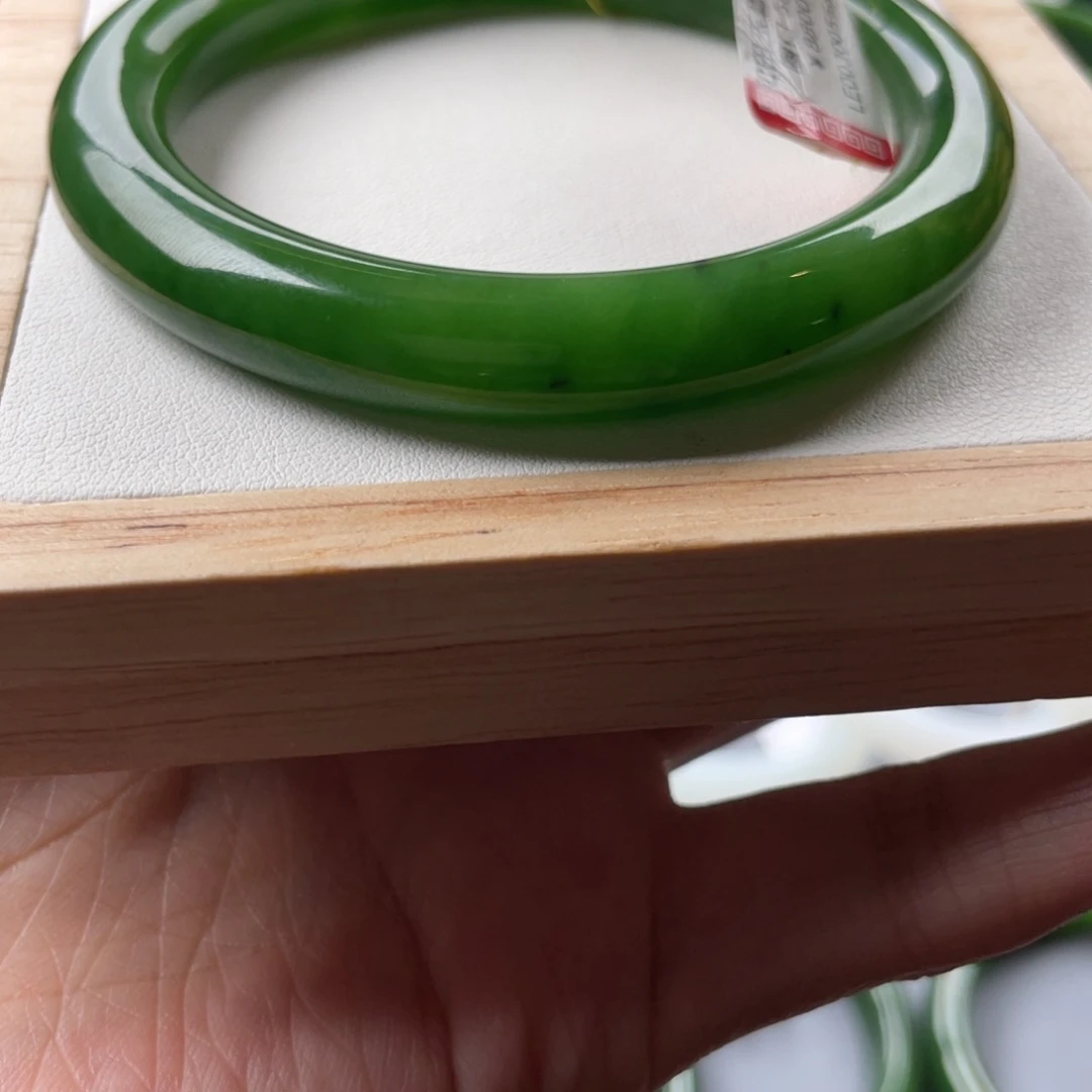 和田玉手镯未镶嵌杜*拉