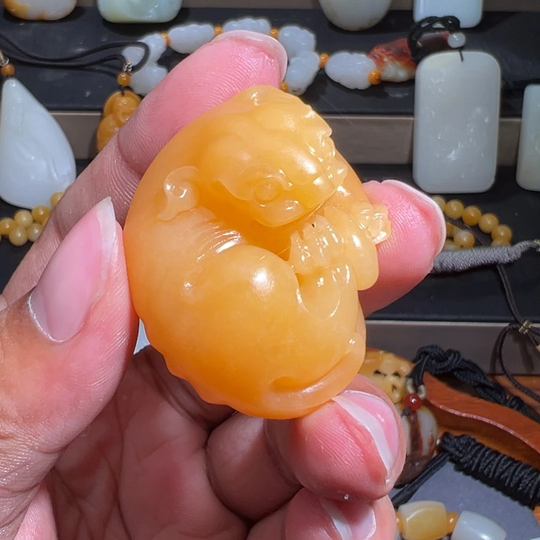 和田玉颈饰未镶嵌谦****）