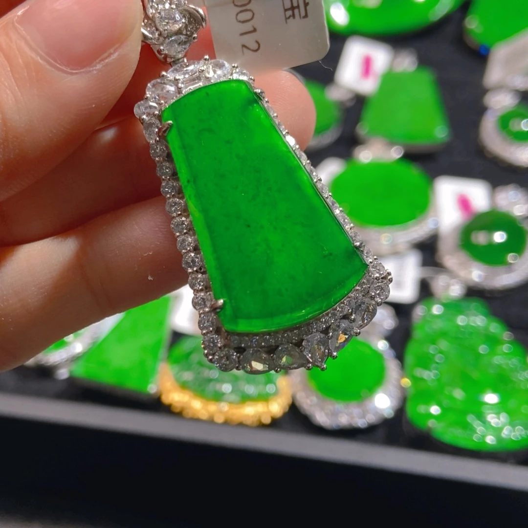 翡翠吊坠(不含链)未镶嵌小***?