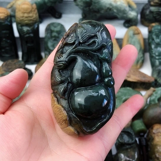 未镶嵌岫岩河磨玉（透闪石质玉）把件