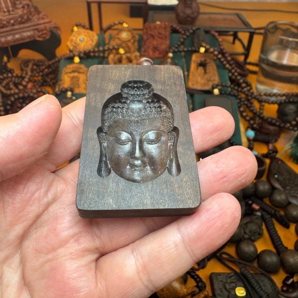 沉香木雕4/6无事牌3D如来-印尼木雕精工雕刻挂件