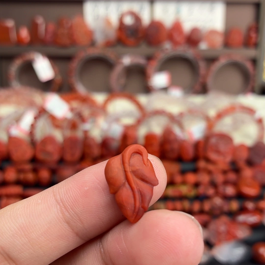 木***南红玛瑙未镶嵌颈饰金枝玉叶