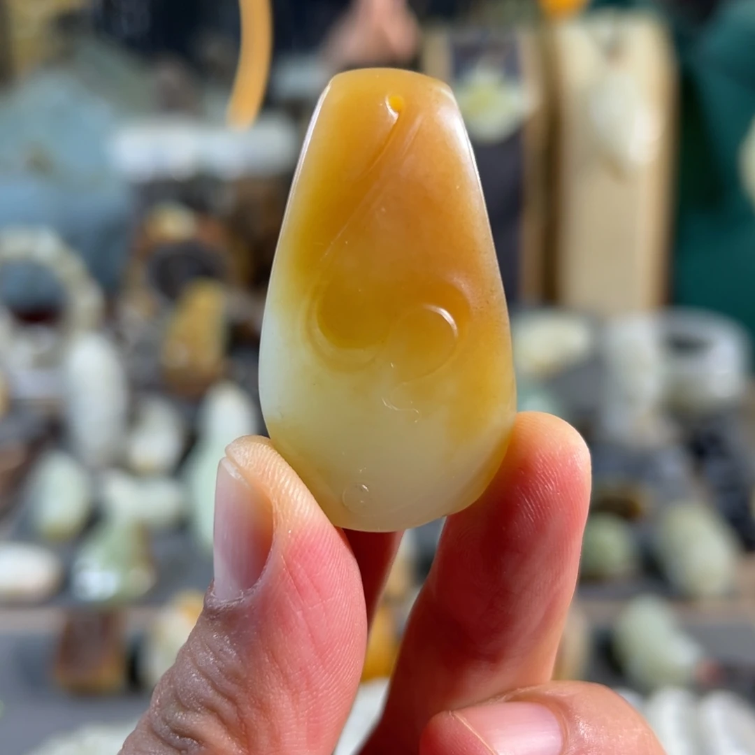 和田玉未镶嵌颈饰且未料