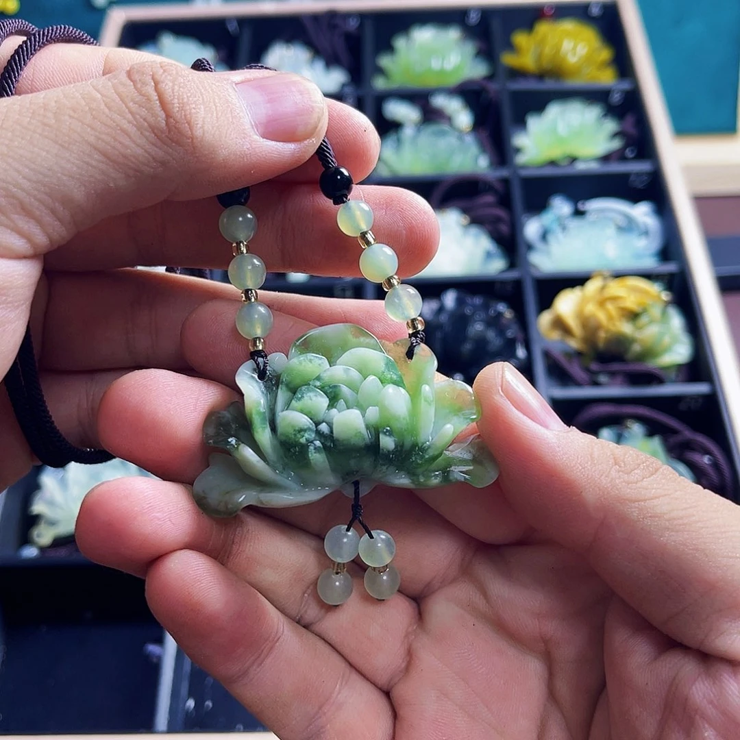 未镶嵌蛇纹石玉颈饰