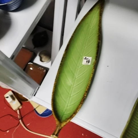 香***来瓷片各种摆件，瓷片，沙锅，都有微瑕疵！