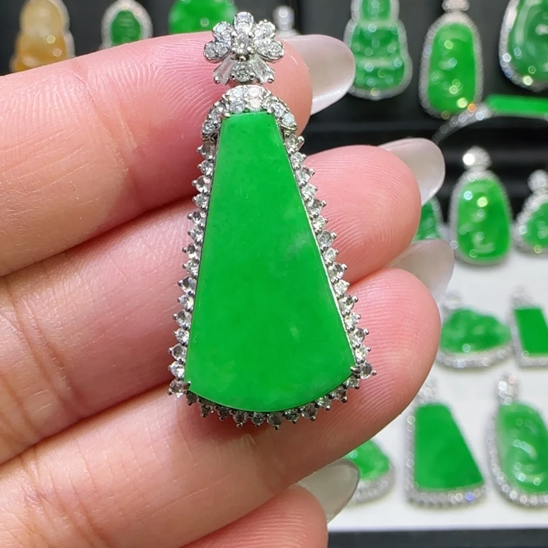 翡翠18K金镶嵌颈饰吊坠