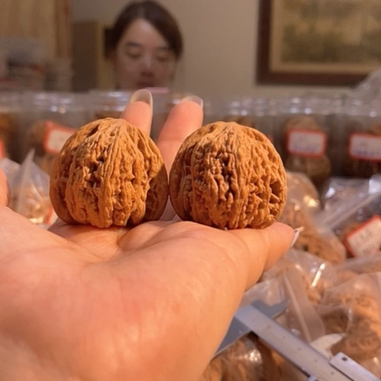 文玩核桃吊坠37红宝石