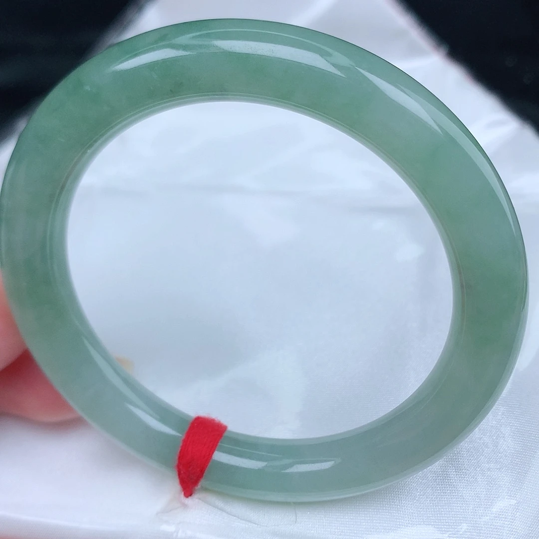 未镶嵌手镯（圆镯）翡翠天然