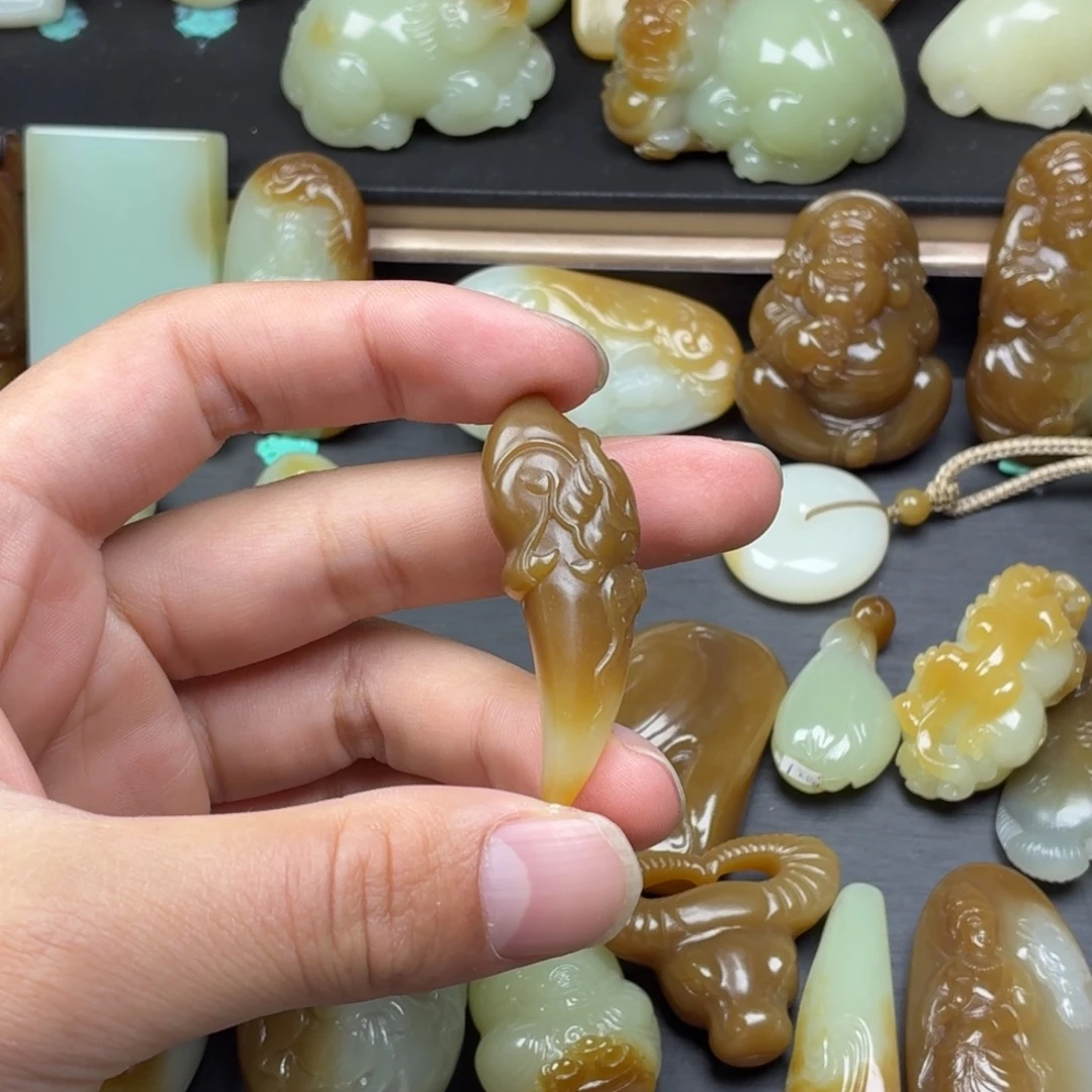我***树和田玉（糖玉）未镶嵌颈饰