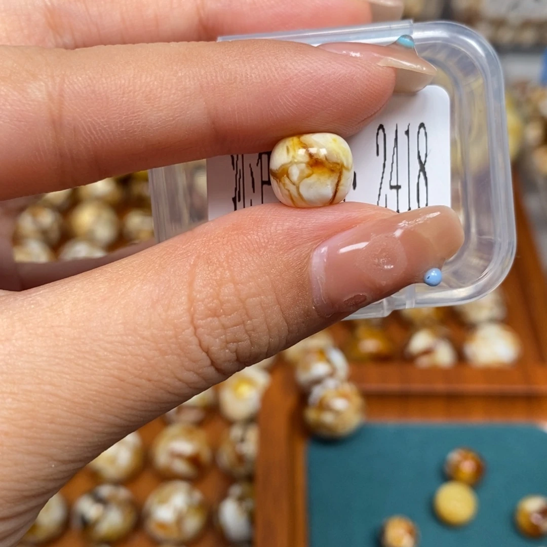 沁色蜜蜡未镶嵌2418