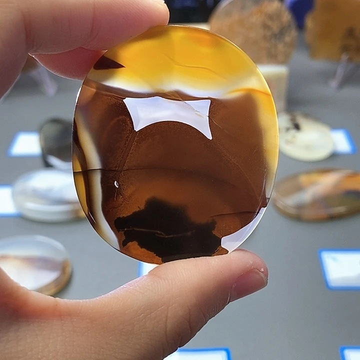 皇***岸玛瑙/玉髓未镶嵌珠宝半成品有扣