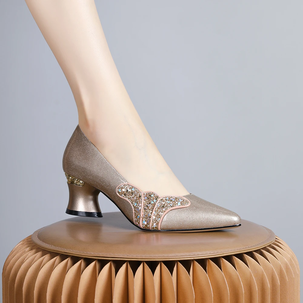 妮彩诗2024新款欧美小众设计师简约单鞋真皮粗跟低跟浅口女鞋2329