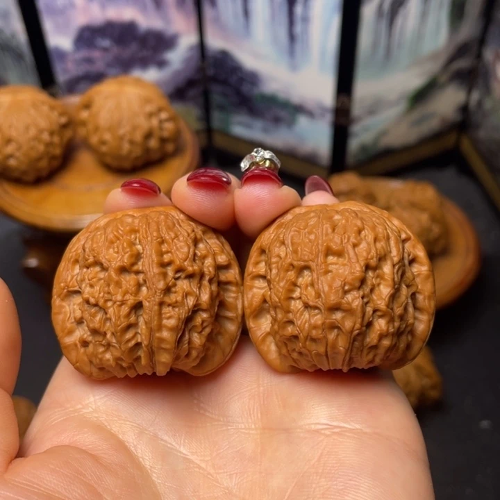 文玩核桃把件38血麒麟