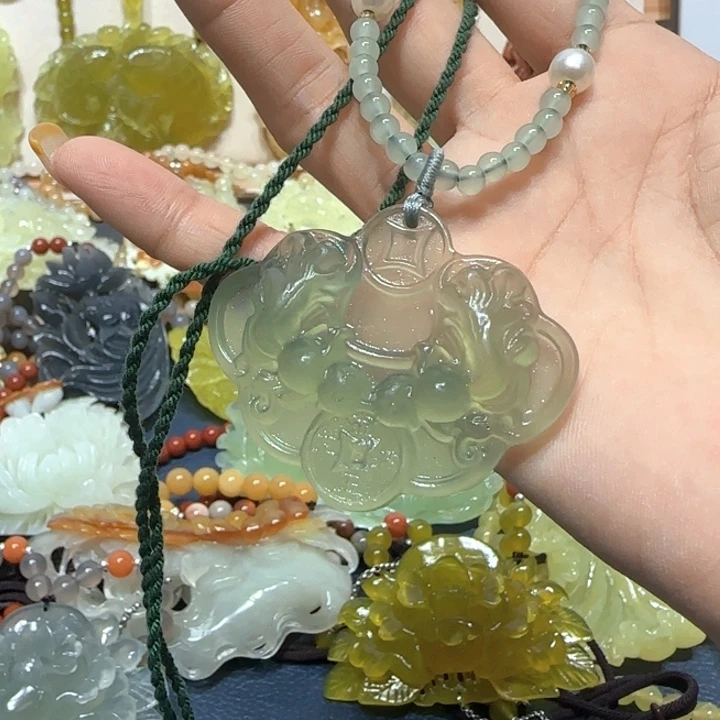 未镶嵌蛇纹石玉吊坠
