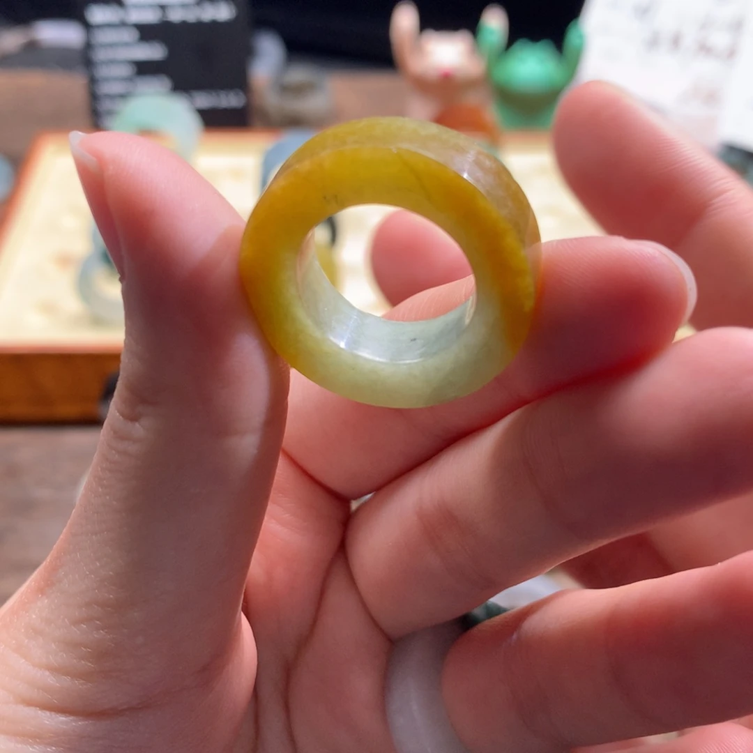 定制翡翠未镶嵌我****?翡翠戒圈 888