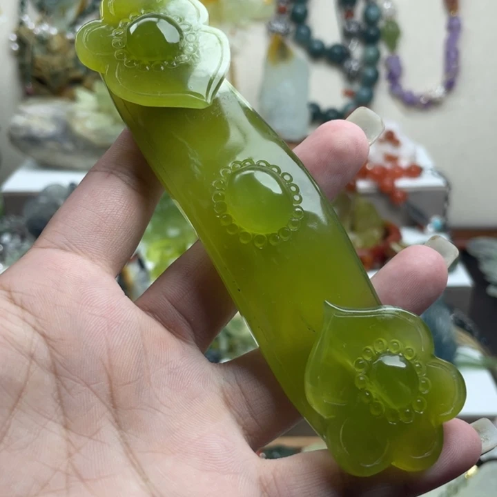 蛇纹石玉未镶嵌吊坠